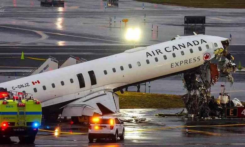 مقتل شخصين بحادث تصادم طائرة بمركبة في مطار بنيويورك